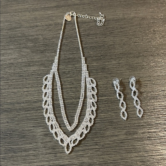 Lovisa Jewelry - Lovisa Elegant Silver Necklace and Earring Set